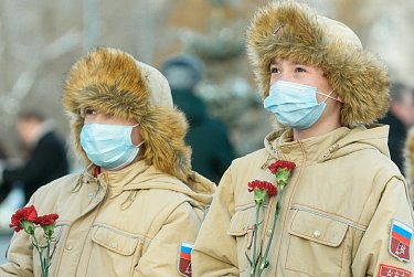 Честь и слава героям!